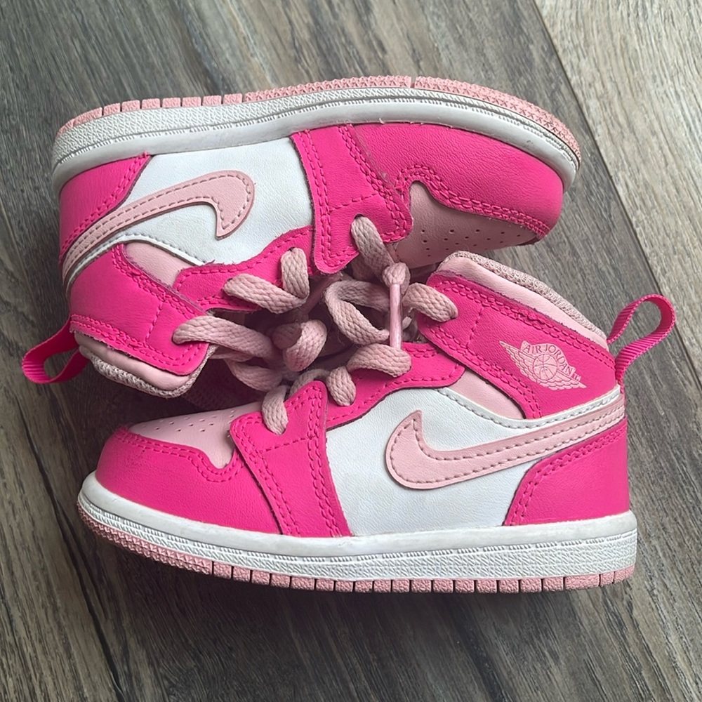 Pink Jordan 1